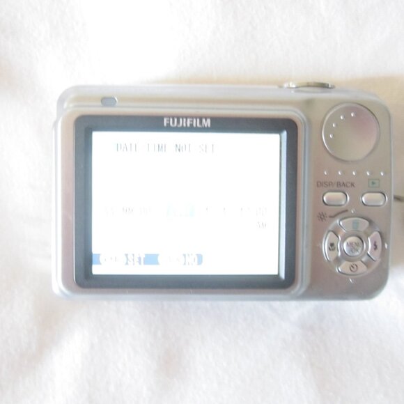 FujiFilm Finepix A610 Digital Camera: 6.3mp, Tested & Works, w/ memory card - Picture 5 of 7